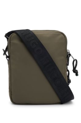 Bolso mensajero con logo en contraste y capa exterior de malla, Caqui