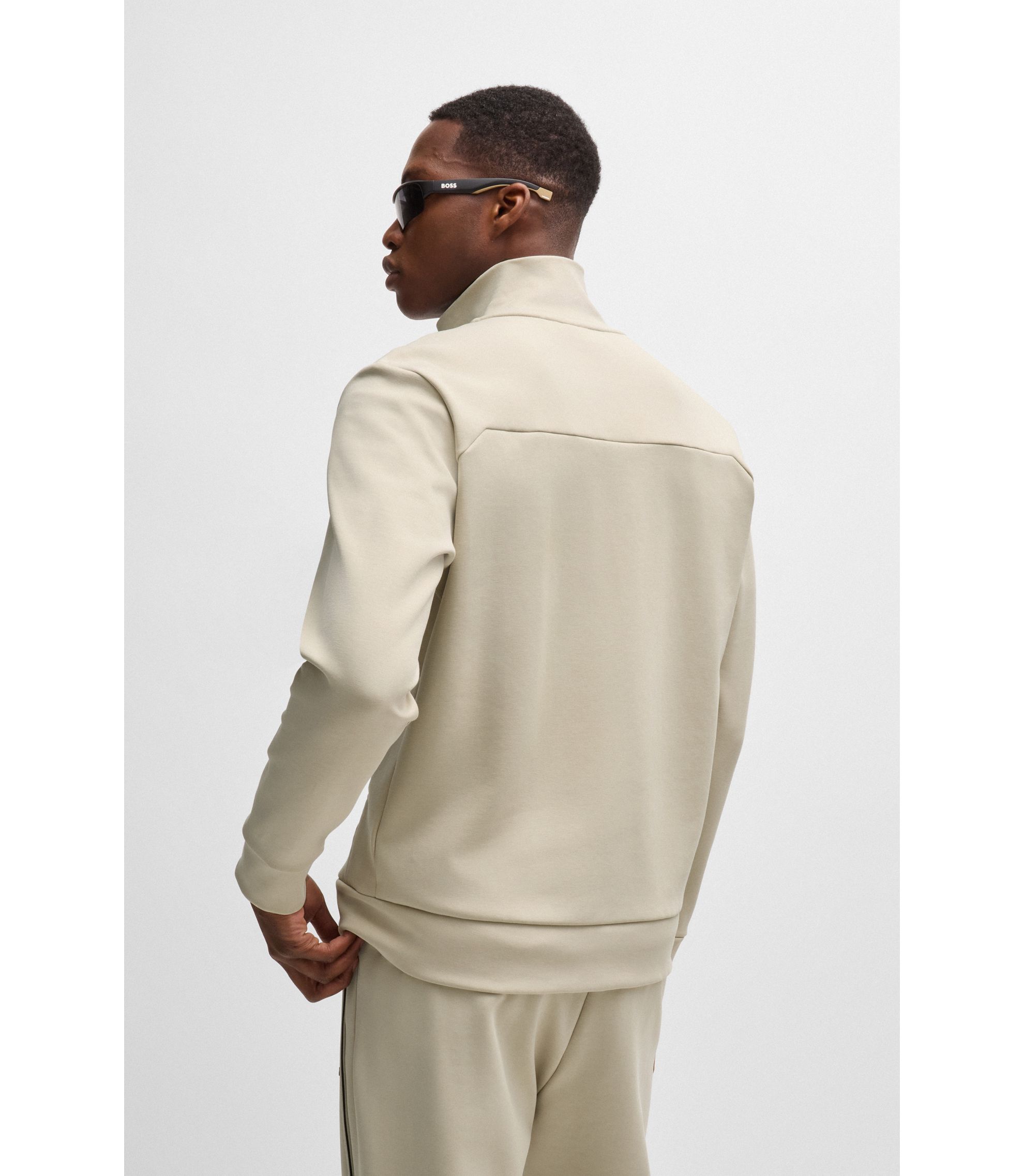 hbna50523896_271_360?wid=1980&