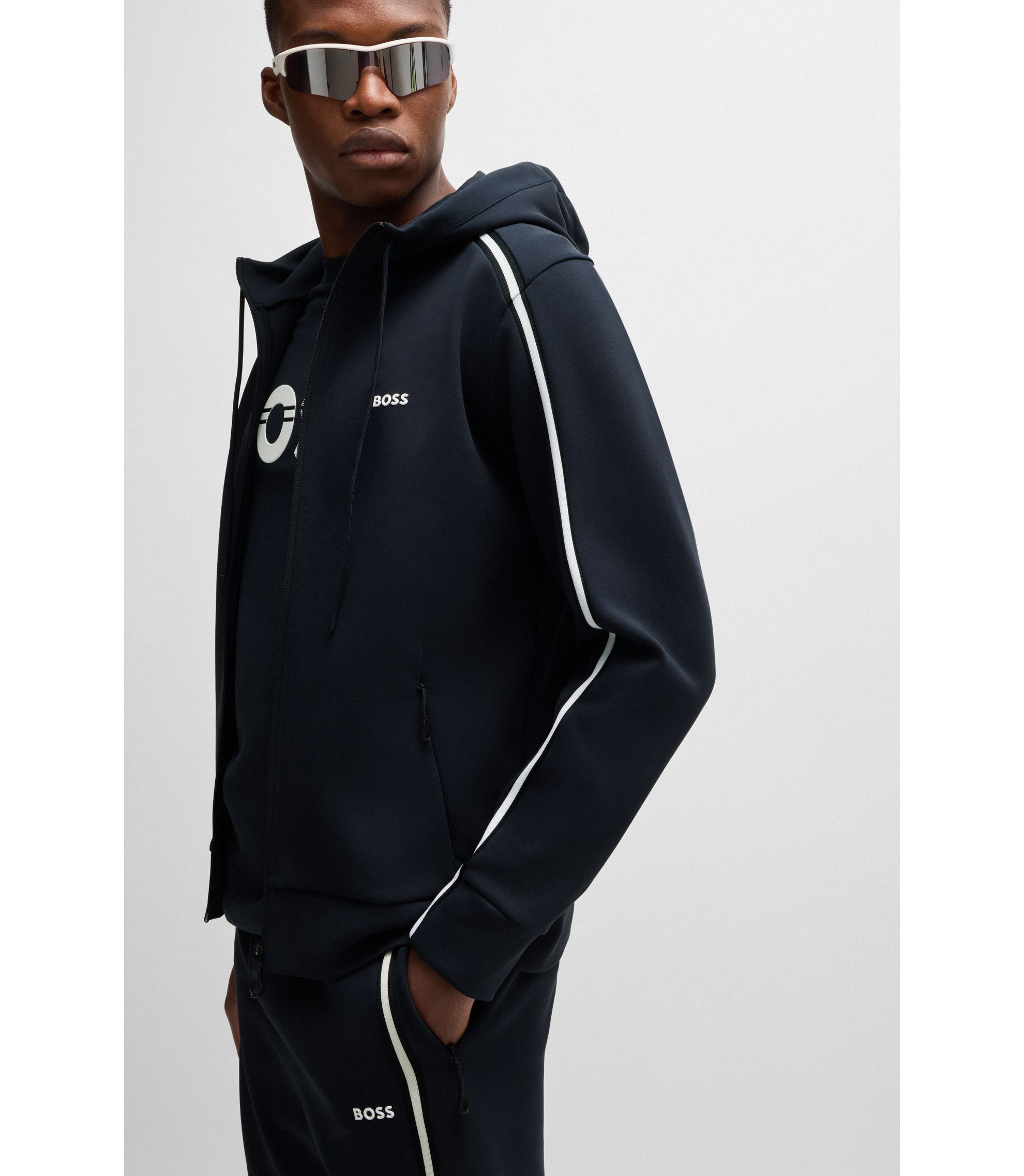 hbna50523912_402_340?wid=1980&