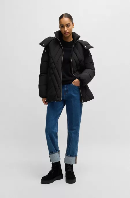 Water-repellent jacket with seasonal quilting