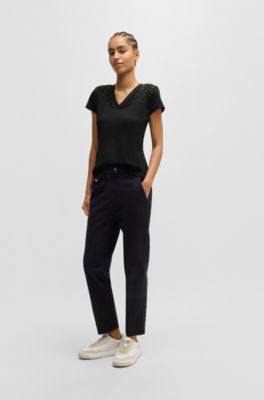 Camiseta de algod&oacute;n con cuello en pico y adornos, Negro