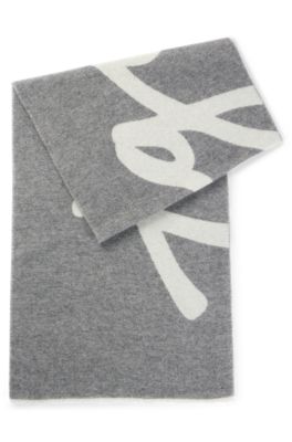 Hugo Boss Logo-detail Scarf In Wool In Grey
