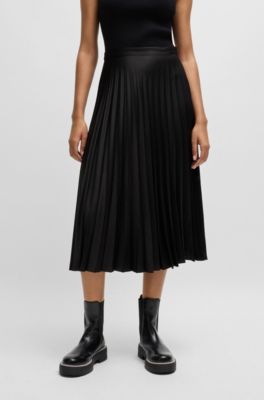 Pliss&eacute; maxi skirt in satin twill, Black