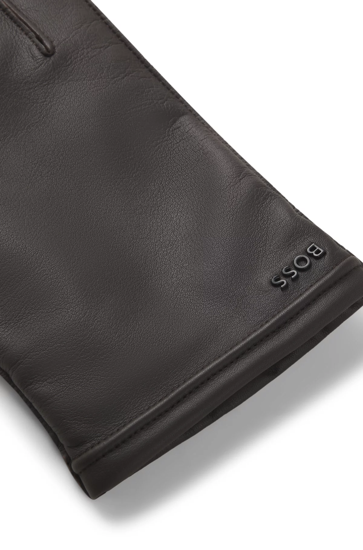 Touch-tech leather gloves with metal logo detail, Dark Brown