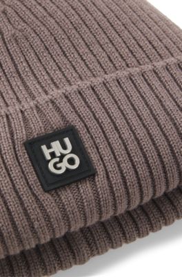 Gorro de punto de lana virgen con detalle de logo apilado, Marr&oacute;n