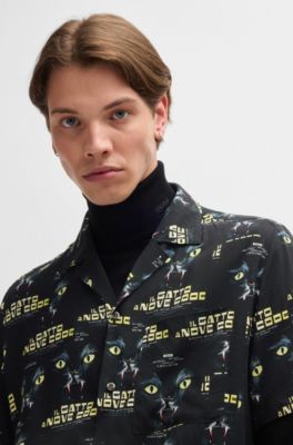 Camisa relaxed fit con gr&aacute;ficos de pel&iacute;culas de los 70, Negro