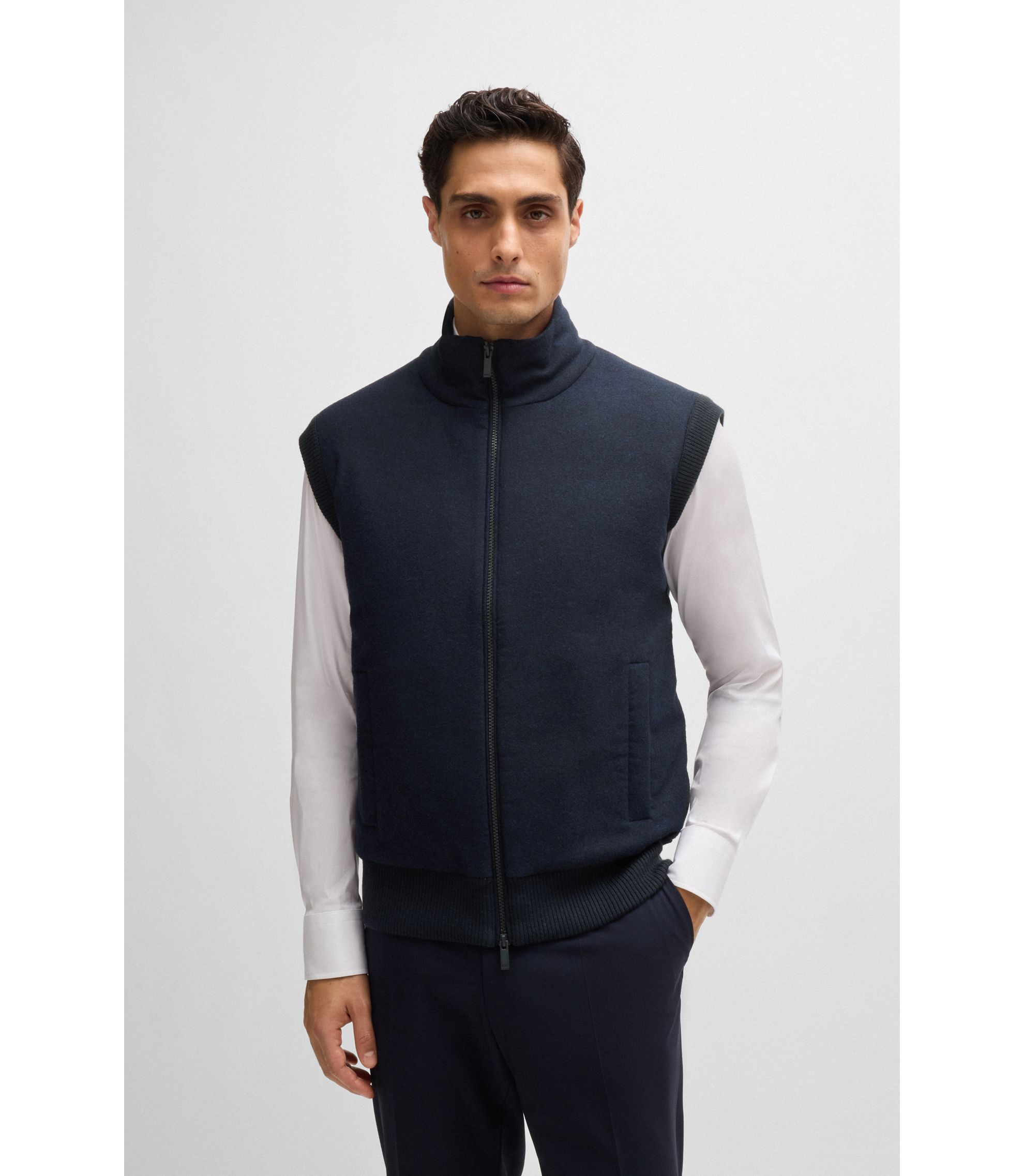 HUGO BOSS / ダウンベスト/44/ナイロン/NVY/無地 BOSS - Regular-fit gilet with brushed-flannel front - Dark Blue