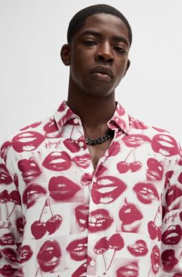 Camisa slim fit con estampado de temporada, Fantas&iacute;a