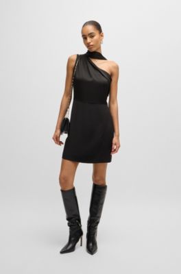 Vestido sin mangas con escote asim&eacute;trico en pico y detalle de chal, Negro