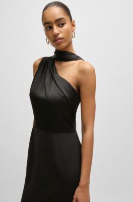 Vestido sin mangas con escote asim&eacute;trico en pico y detalle de chal, Negro