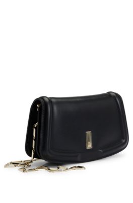 Pochette en cuir mat avec garniture m&eacute;tallique embl&eacute;matique, Noir