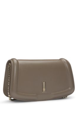 Pochette en cuir mat avec garniture m&eacute;tallique embl&eacute;matique, Marron