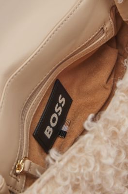 Sac &agrave; bandouli&egrave;re en peluche synth&eacute;tique avec monogramme Double&nbsp;B, Beige clair