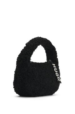 Sac &agrave; bandouli&egrave;re en fourrure synth&eacute;tique avec logo, Noir