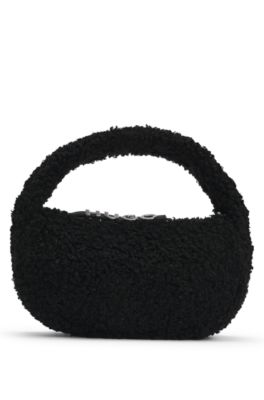 Sac &agrave; bandouli&egrave;re en fourrure synth&eacute;tique avec logo, Noir