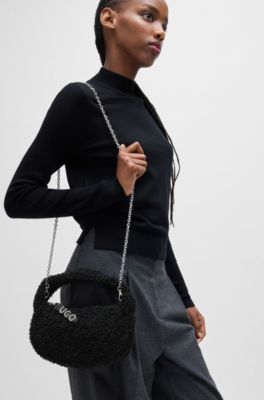 Sac &agrave; bandouli&egrave;re en fourrure synth&eacute;tique avec logo, Noir