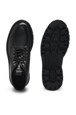 Botines de piel bru&ntilde;ida con puntera marcada, Negro