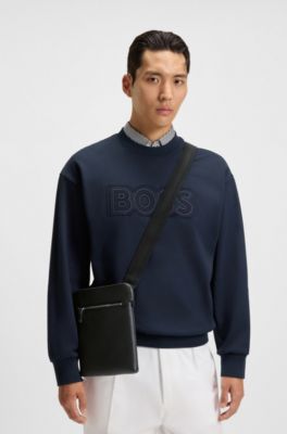 Bolso tipo sobre en piel italiana con logo grabado, Negro