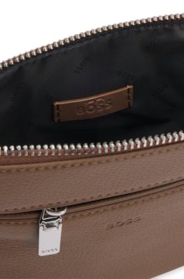 Sac enveloppe en cuir italien &agrave; logo en relief, Marron