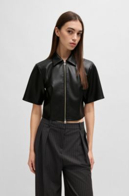Sharp-fit top in faux leather with point collar, Black