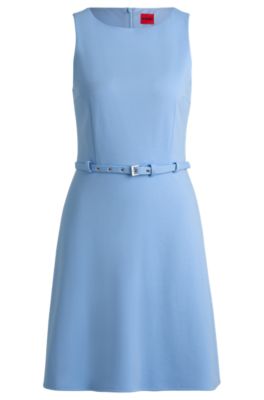 Vestido evas&eacute; con cintur&oacute;n de hebilla, Celeste