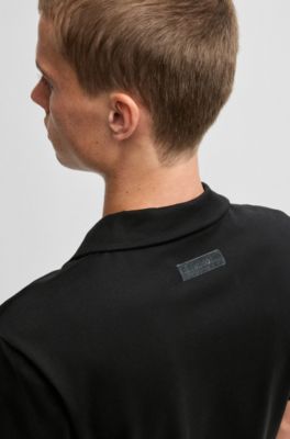 Polo slim fit de algod&oacute;n el&aacute;stico con cuello johnny, Negro