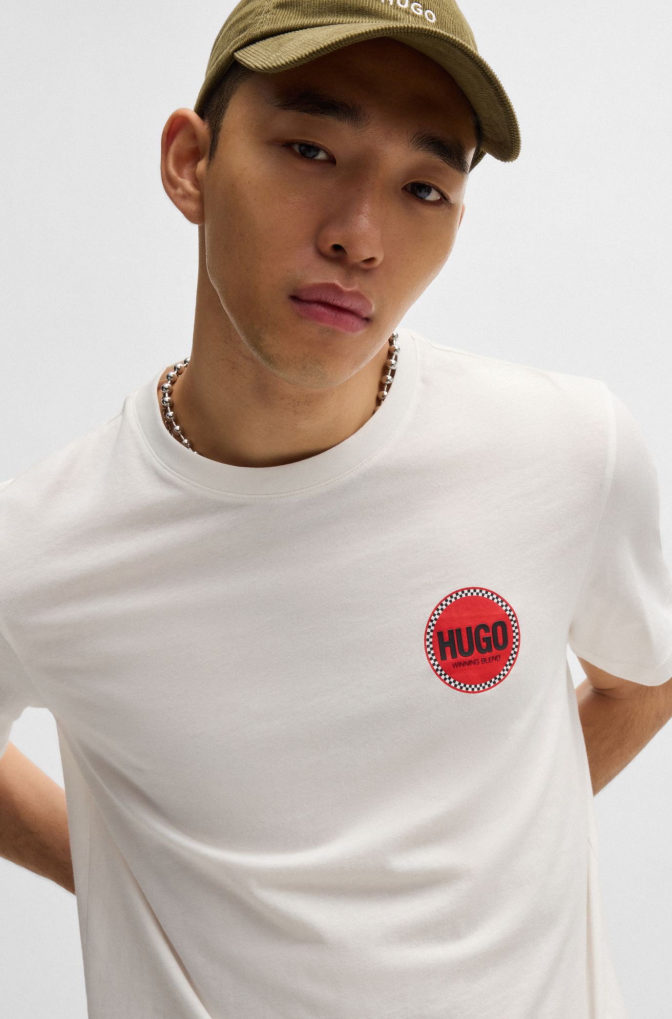 Tシャツ・カットソー HUGO Men T-shirt White 50530641 102 HUGO - Cotton-jersey T-shirt with racing logo print - White