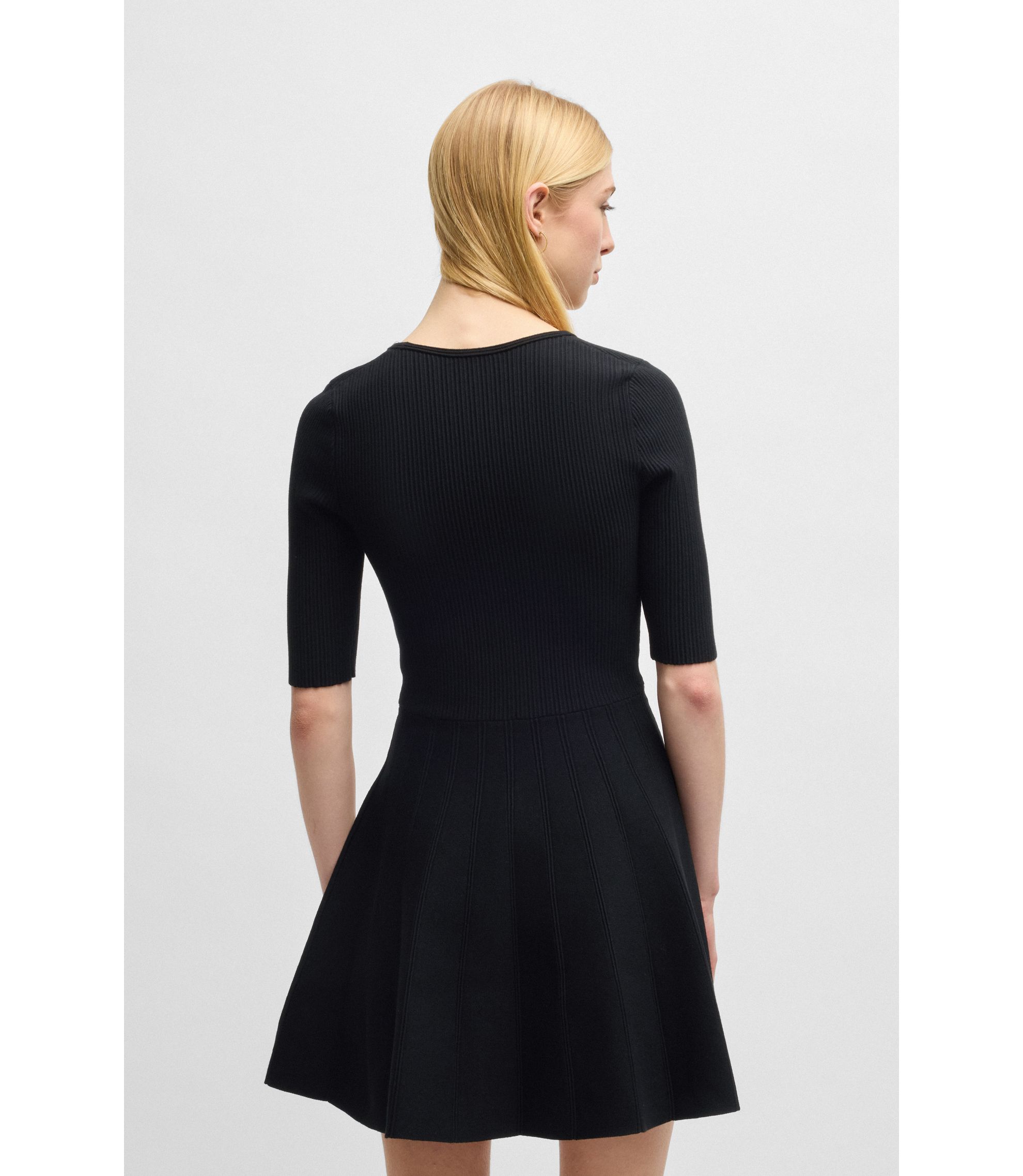 hbna50530722_001_310?wid=1980&