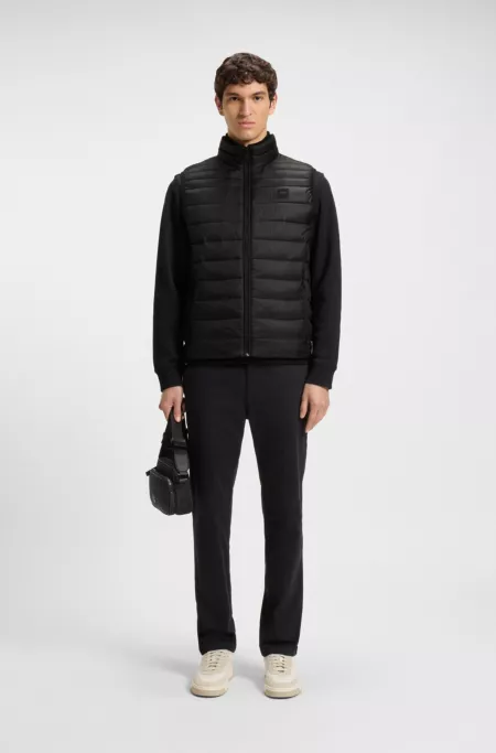 Packable gilet in water-repellent fabric