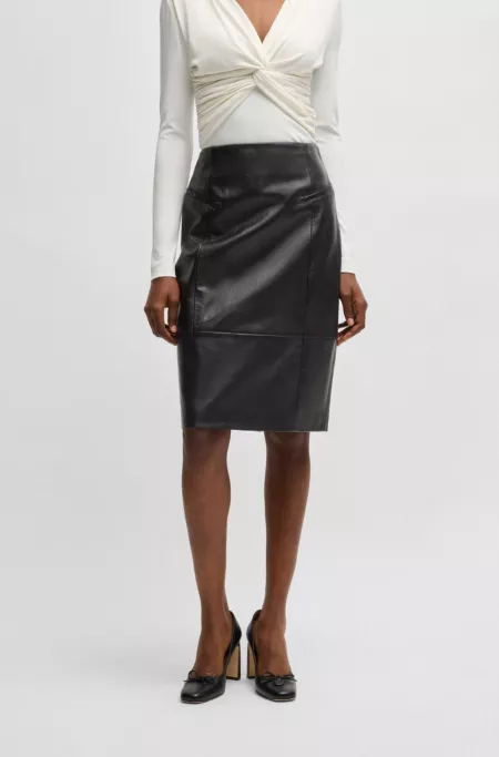 Pencil skirt in lustrous leather