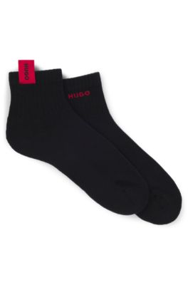 Lot de deux paires de chaussettes courtes c&ocirc;tel&eacute;es &agrave; logos, Noir