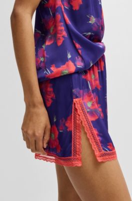 Short de pyjama en satin avec finitions en dentelle, Fantaisie