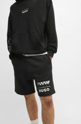 Shorts de algod&oacute;n con estampado de carreras, Negro