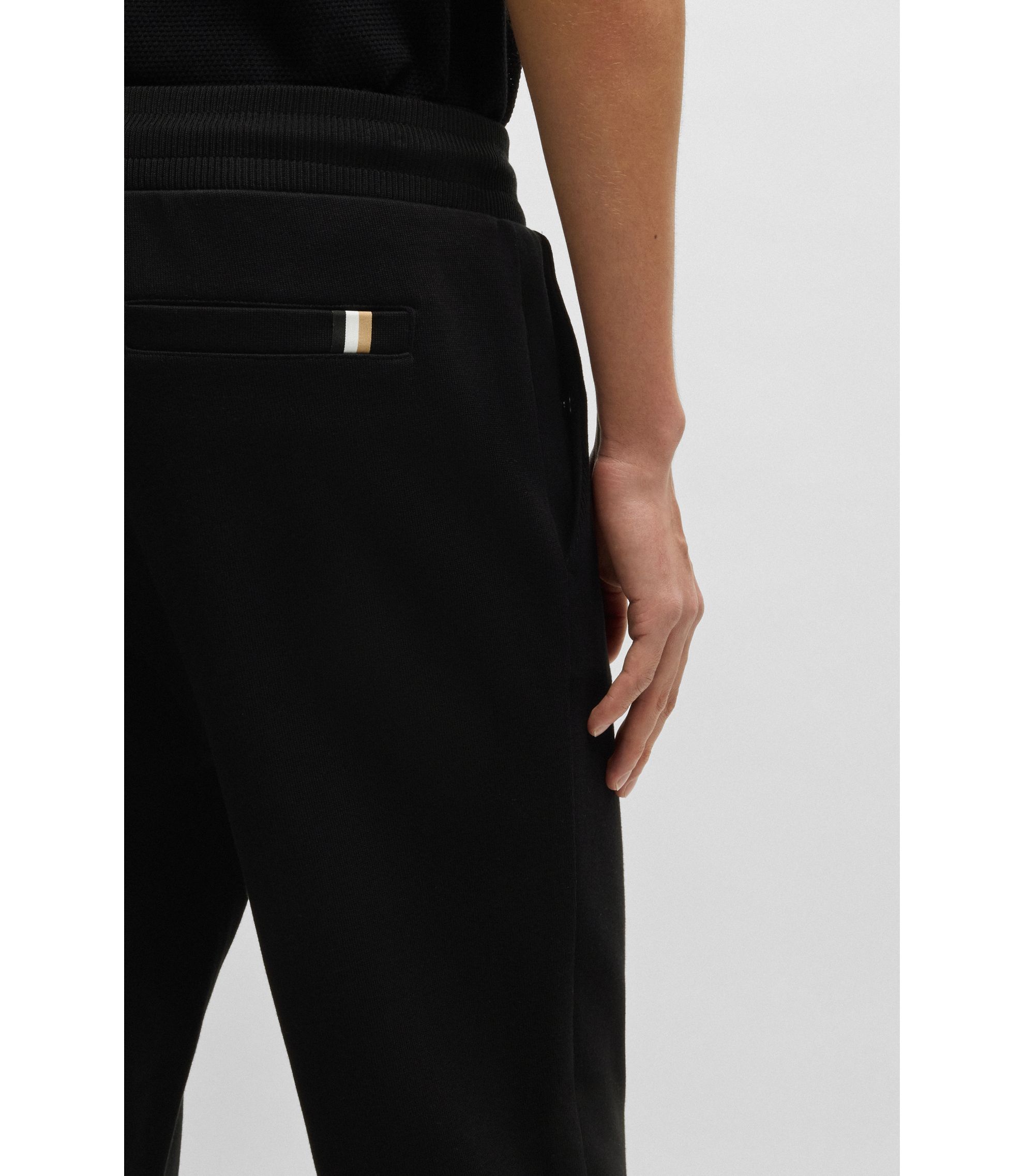 hbna50531856_001_340?wid=1980&