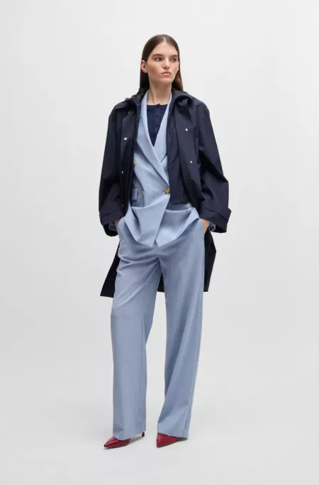 Water-repellent jacket with detachable fleece inner