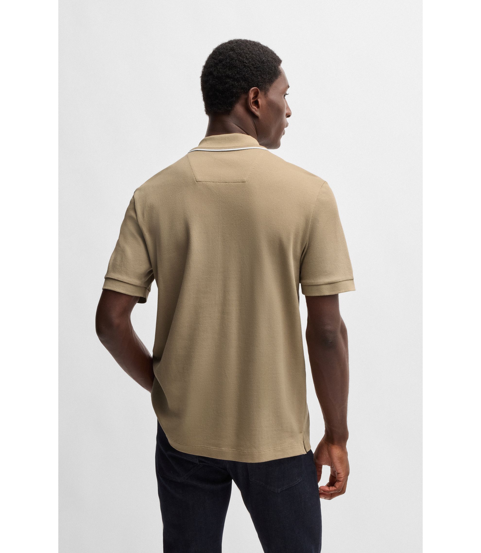 hbna50532612_275_360?wid=1980&