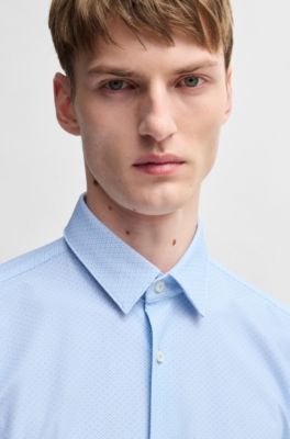 Camisa slim fit de punto el&aacute;stico t&eacute;cnico con estampado geom&eacute;trico, Celeste