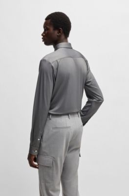 Camisa slim fit en tejido el&aacute;stico t&eacute;cnico con estructura, Gris