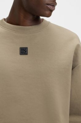 Sudadera de algod&oacute;n con insignia de logo apilado, Marr&oacute;n