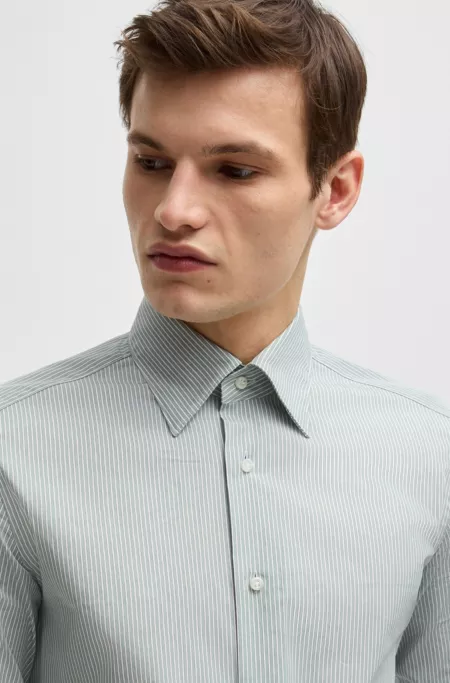 Slim-fit shirt in striped cotton