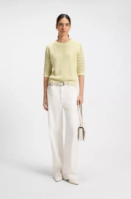 Sweater with mixed knits