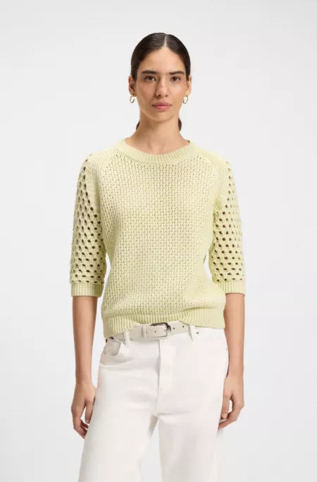 Sweater with mixed knits