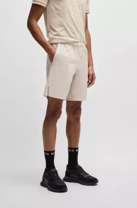 Active tennis shorts in quick-dry super-stretch fabric