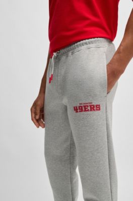 Pantalones de ch&aacute;ndal BOSS x NFL con cinta y detalles especiales de la marca, 49ers