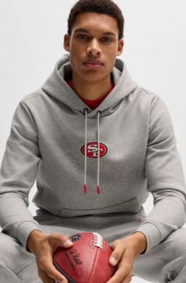 Sudadera BOSS x NFL en interlock con capucha y detalle especial de la marca, 49ers