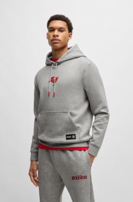 Sudadera BOSS x NFL en interlock con capucha y detalle especial de la marca, Bucs