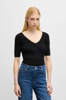 Knitted sweater with V neckline in slim fit, Black