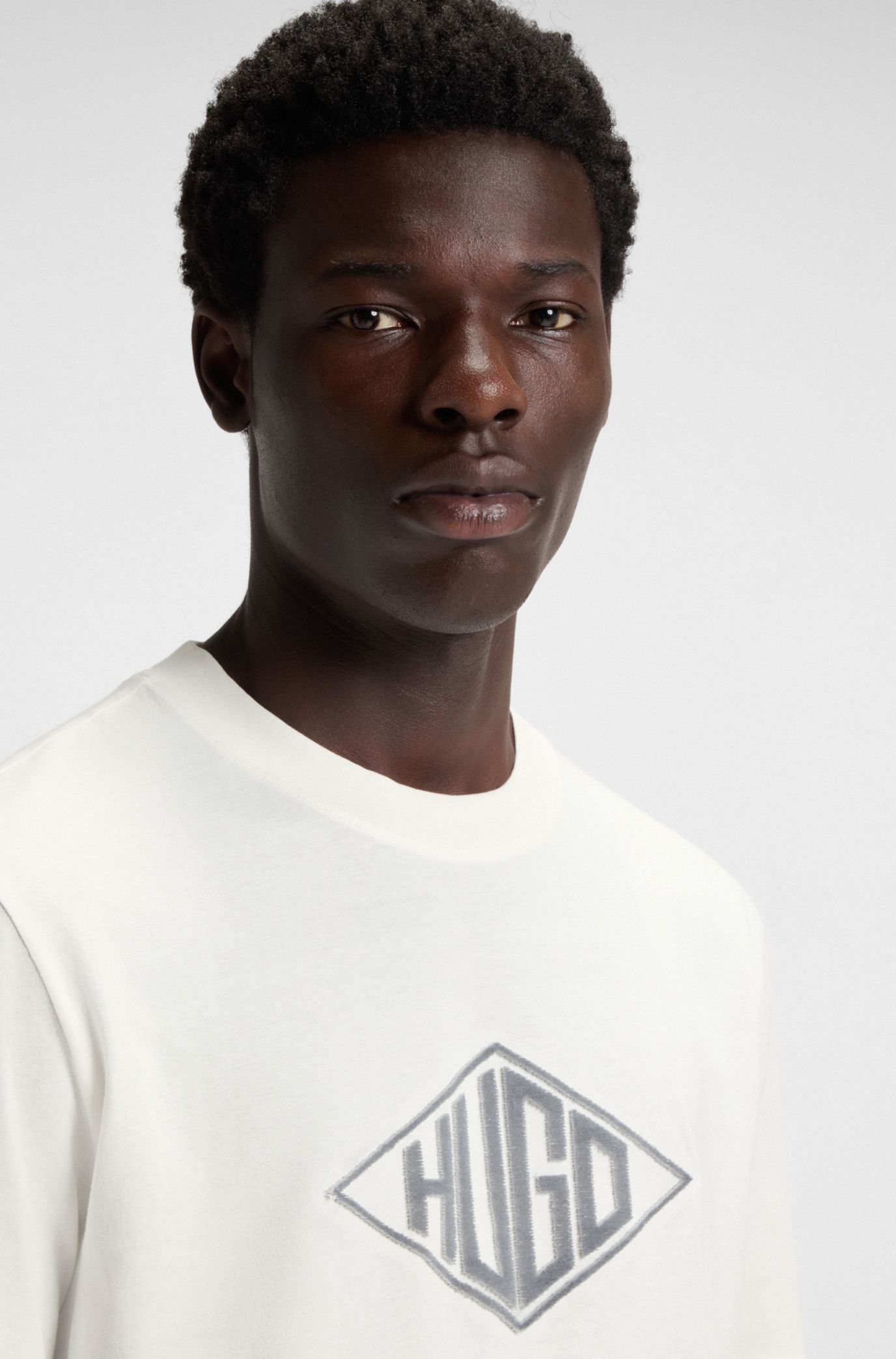Tシャツ・カットソー HUGO BOSS 'Dalendi' T-shirt White HUGO - Cotton-jersey T-shirt with geometric logo embroidery