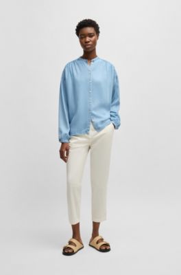 Chino d&eacute;contract&eacute; en satin de coton stretch, Blanc