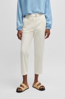 Chino d&eacute;contract&eacute; en satin de coton stretch, Blanc